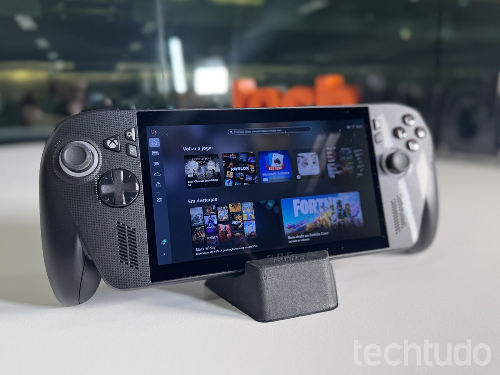 ROG Xbox Ally X é opção potente para rodar jogar de PC em console portátil — Foto: Victor Bastos/TechTudo