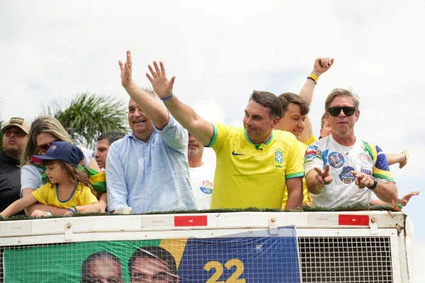Flávio aposta em ataques a Lula, voto útil e Sudeste no fim do 1º turno