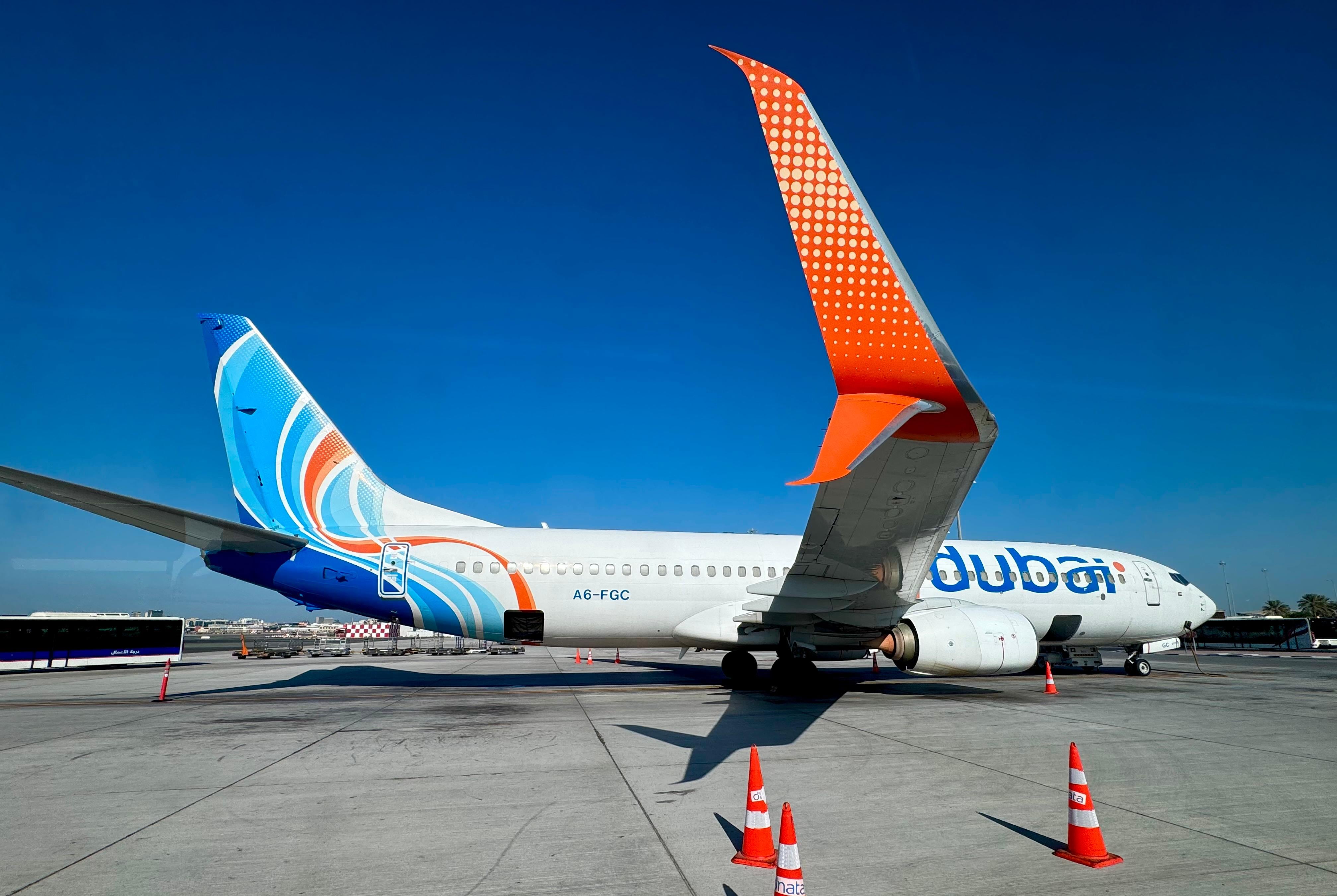 Piloto é esfaqueado na cabine, avião mergulha no ar e voo pousa em emergência