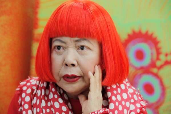 O Museu Stedelijk de Amsterdão abre uma grande exposição sobre Yayoi Kusama após sua morte no mês passado