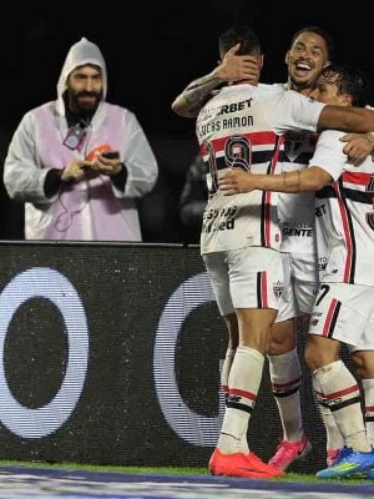 Em jogo "fundamental", São Paulo reencontra Boca Juniors após 19 anos
