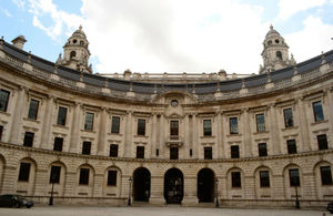 Imagem relacionada à notícia: Gail Boyle é reconduzida ao Comitê de Avaliação do Tesouro