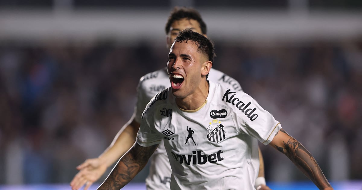 Gabigol vive noite de garçom, e Santos abre boa vantagem sobre o Atlético-MG na Sul-Americana