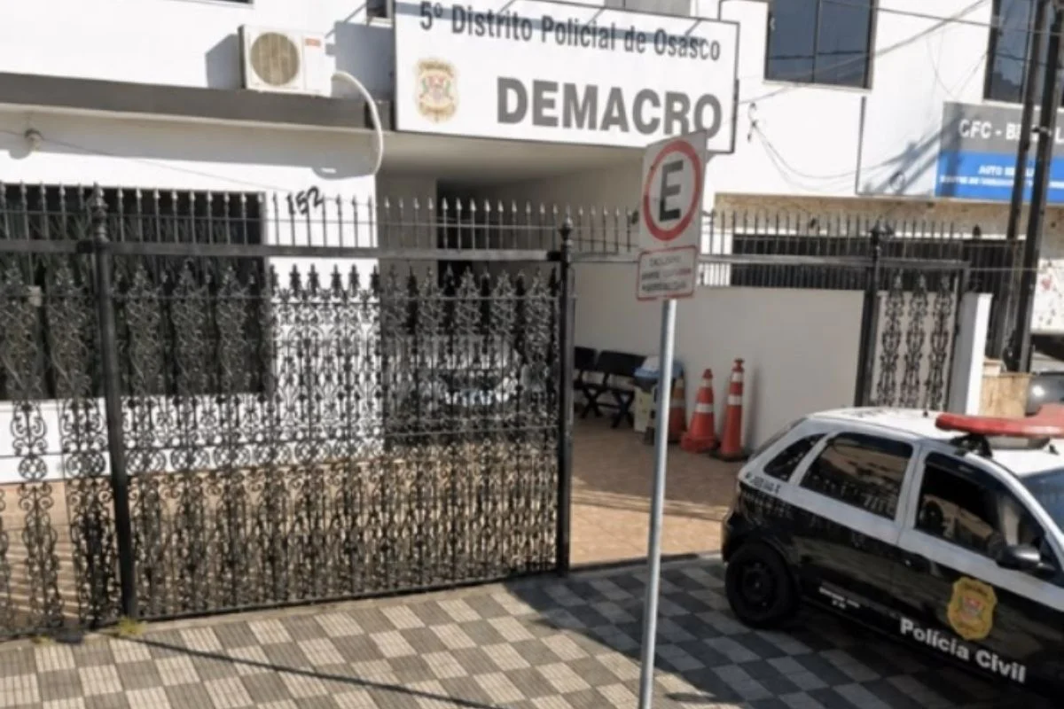 Mulher causa acidente com 5 vítimas ao aprender a dirigir em carro lotado