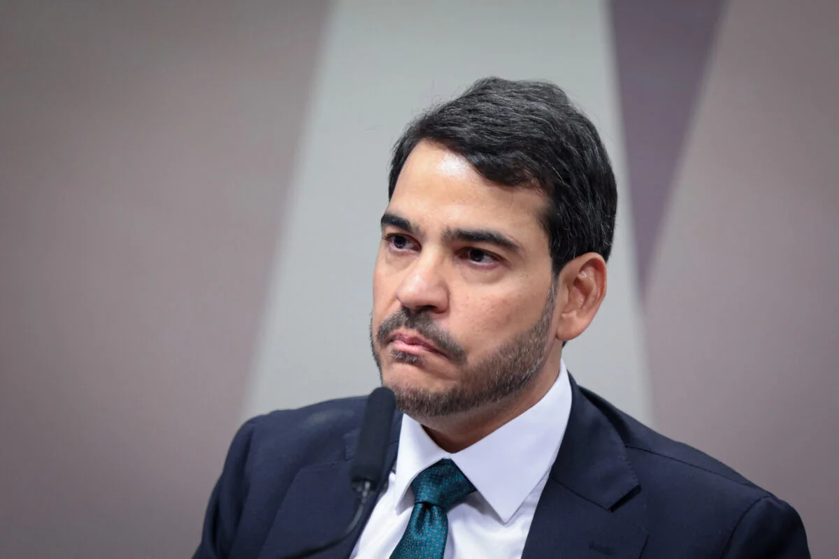 AGU insistirá com recurso no STF mesmo após Dino reintegrar Andrei