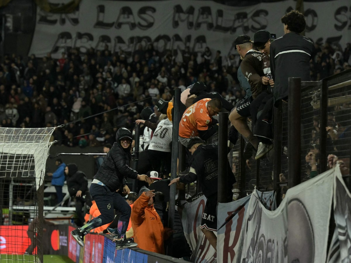 Platense é punido após invasão e briga em jogo contra o Fluminense; Conmebol não se pronunciou