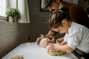 De snacks a produtos de higiene: picles viram tendência entre a geração Z