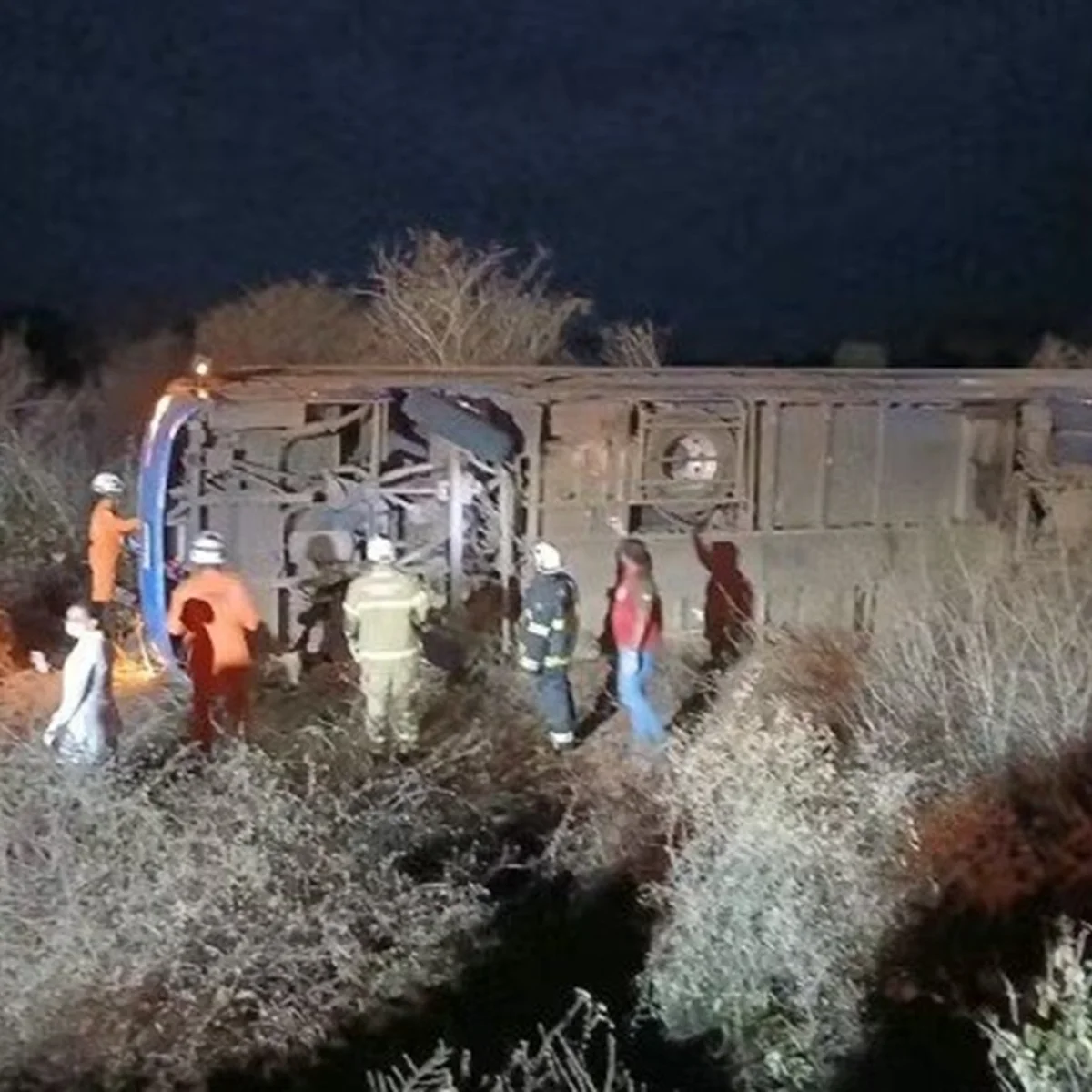 Acidente com ônibus deixa ao menos 7 mortos na Bahia