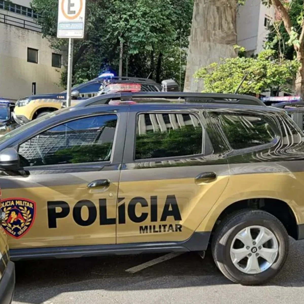 PM é baleado em luta com suspeito e apreende fuzil, munição e drogas em BH
