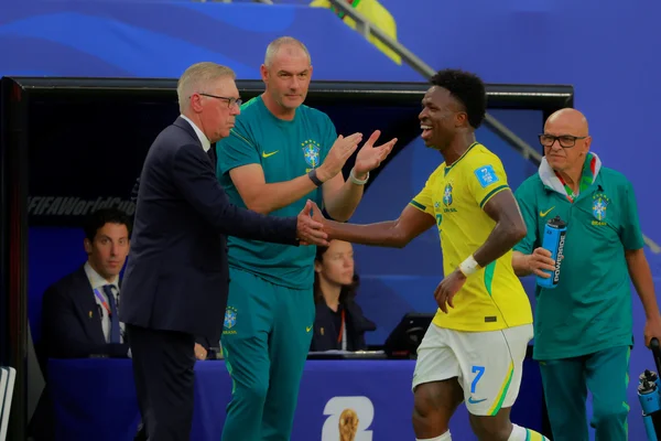 Em baixa, Vinícius Jr. é elogiado por Carlo Ancelotti: "Qualidade inegável"
