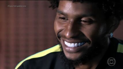 Goleiro Hugo Souza fala sobre críticas e ausência na Copa
