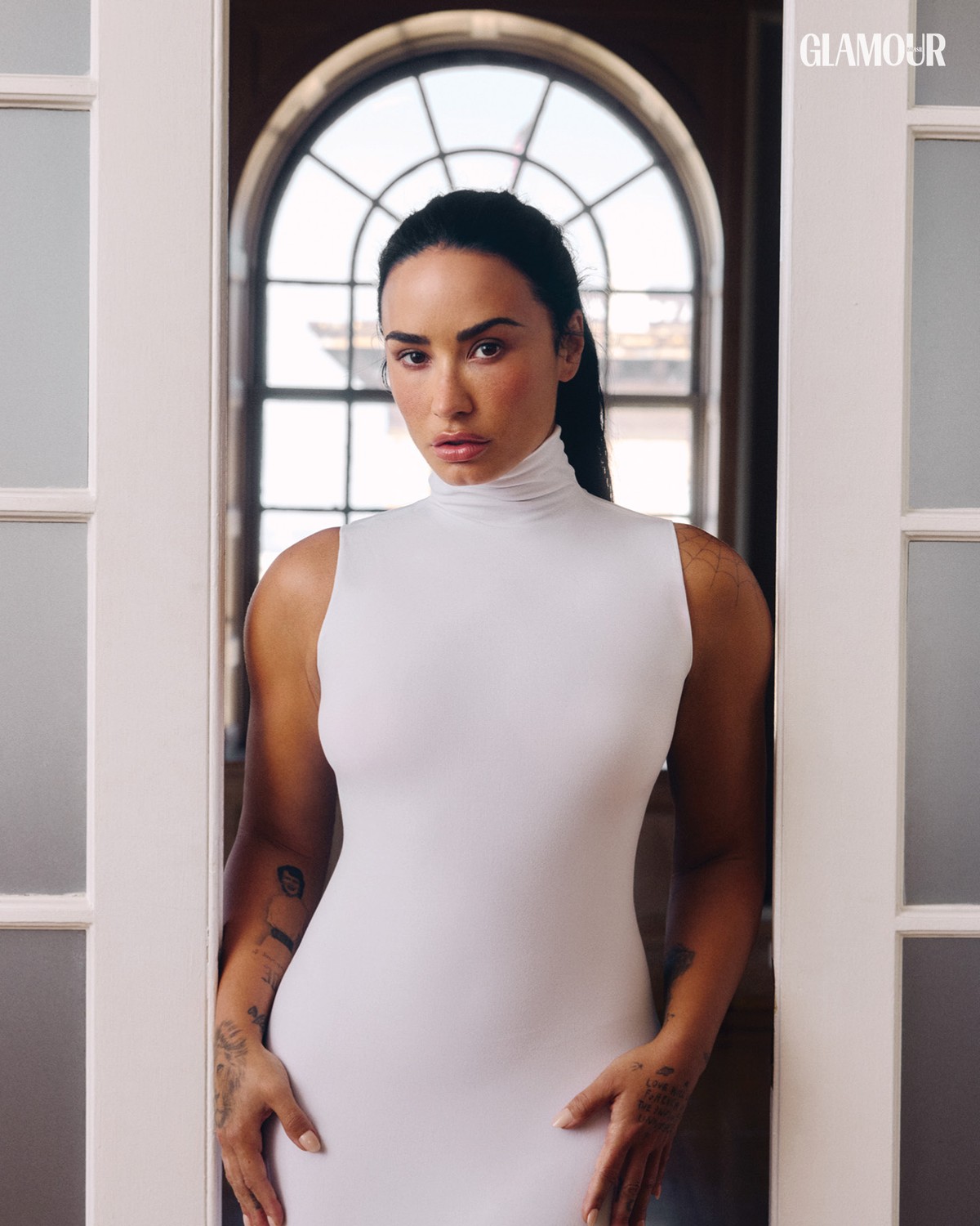 Demi Lovato revela os preparativos para a turnê "It's Not That Deep" e os shows no Brasil