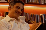 Mateus Solano grava vídeo para as redes sociais