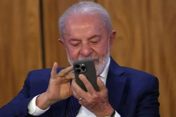 Tati Quebra Barraco grava Lula com filtro de florzinha e vídeo viraliza - destaque galeria
