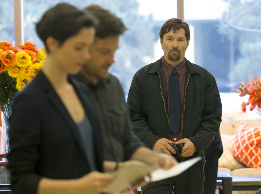 Em O Presente, a vida de um casal muda após encontro do passado — Foto: Reprodução/IMDb
