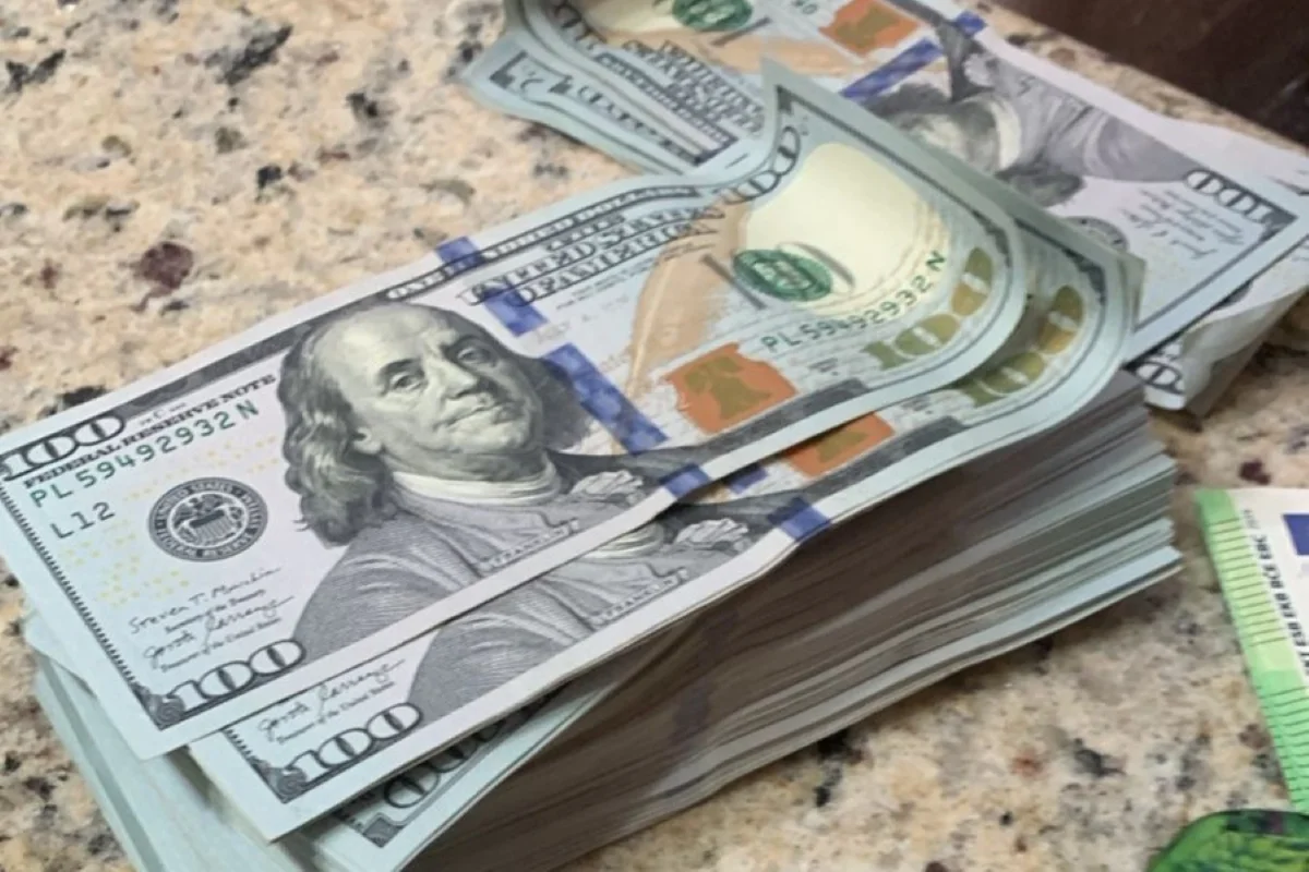 Dólar abre dia com leve queda na esteira de incertezas na guerra EUA x Irã