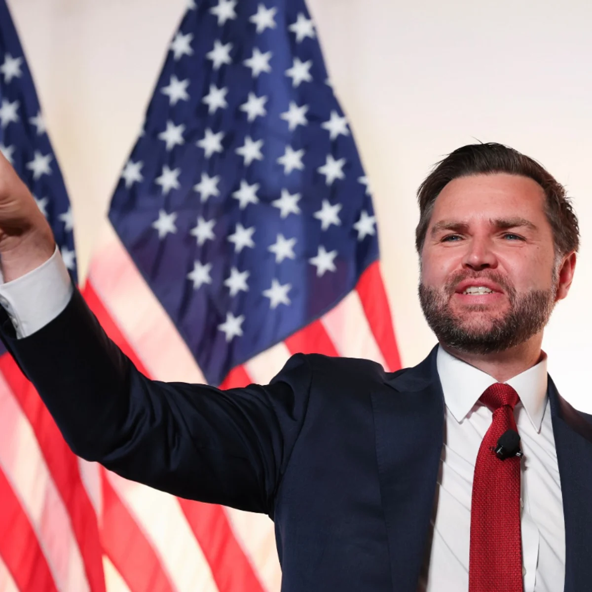 Vance nega suborno após Trump prometer R$ 25 mil a eleitores dos EUA
