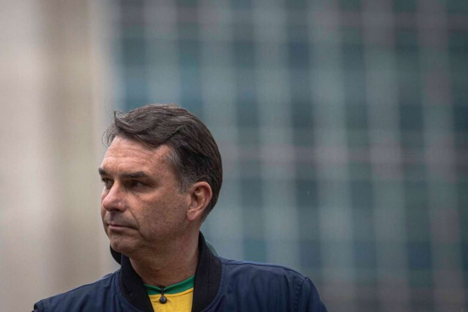 Flávio Bolsonaro confirmou que participará de debate na Globo