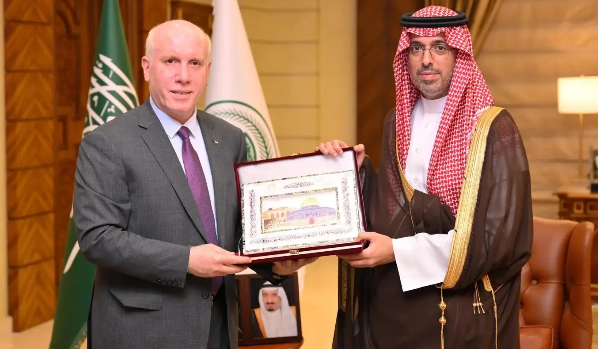 O chefe das Forças Libanesas diz que as armas do Hezbollah prolongam a presença israelense no sul