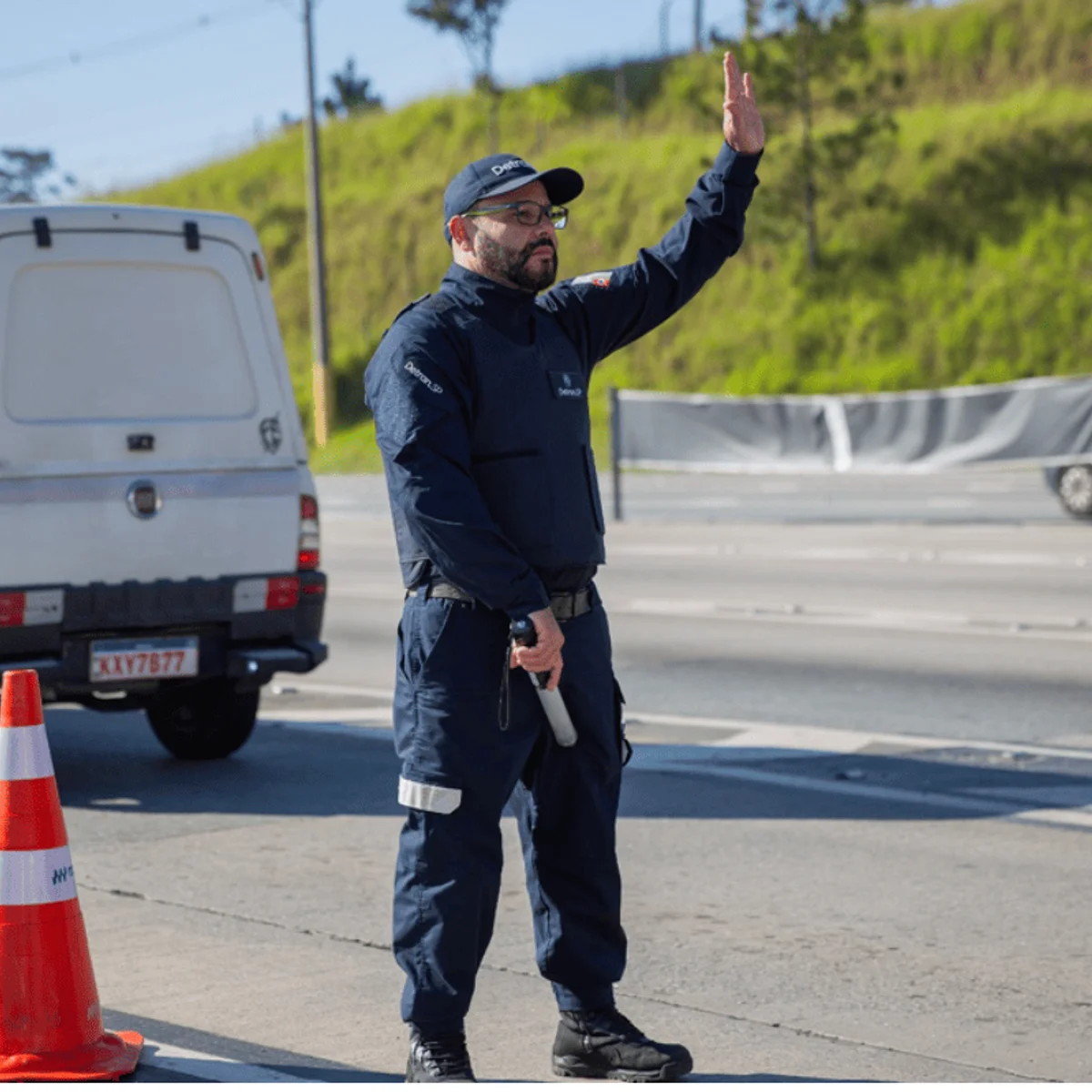 Detran-SP abre concurso para agentes de trânsito. Salário é de R$ 5,7 mil