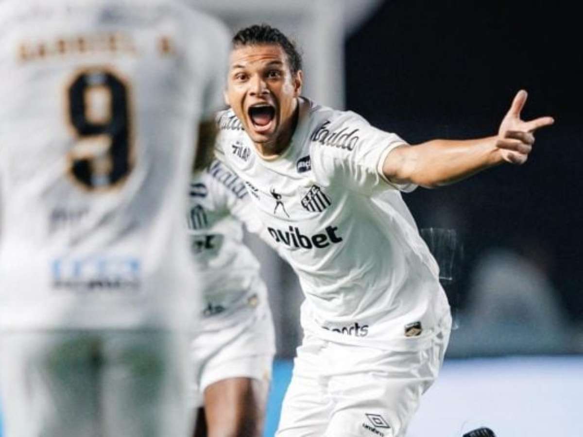 Santos vence Atlético e abre vantagem nas quartas da Sul-Americana