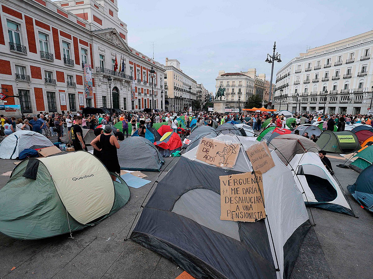 Acampamento de protesto em Madrid cresce após despejo de idosa de 87 anos provocar indignação