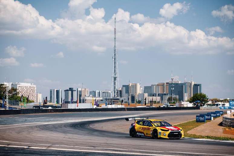 Stock Car: Gabriel Casagrande e Gabriel Robe conquistam a pole position para a Endurance em Brasília