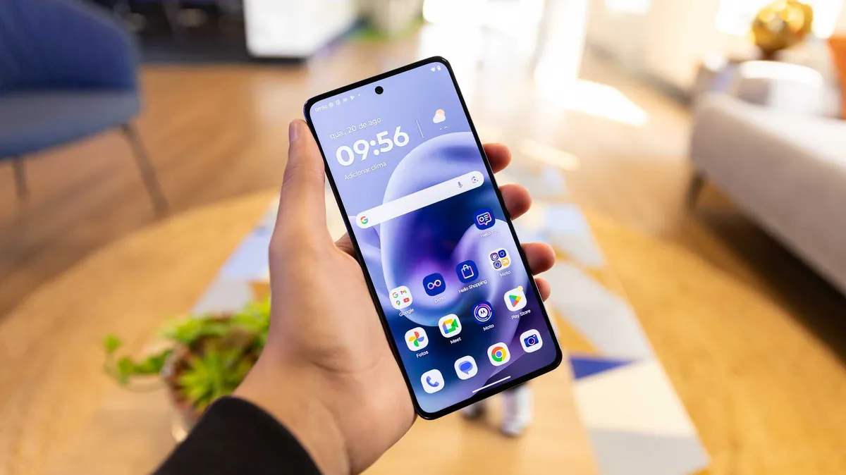 Imagem da matéria: Magalu derrete preço do Moto G86 de 256 GB; celular funciona mesmo molhado