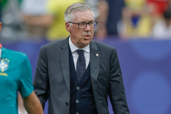 Em baixa, Vinícius Jr. é elogiado por Carlo Ancelotti: “Qualidade inegável” - destaque galeria