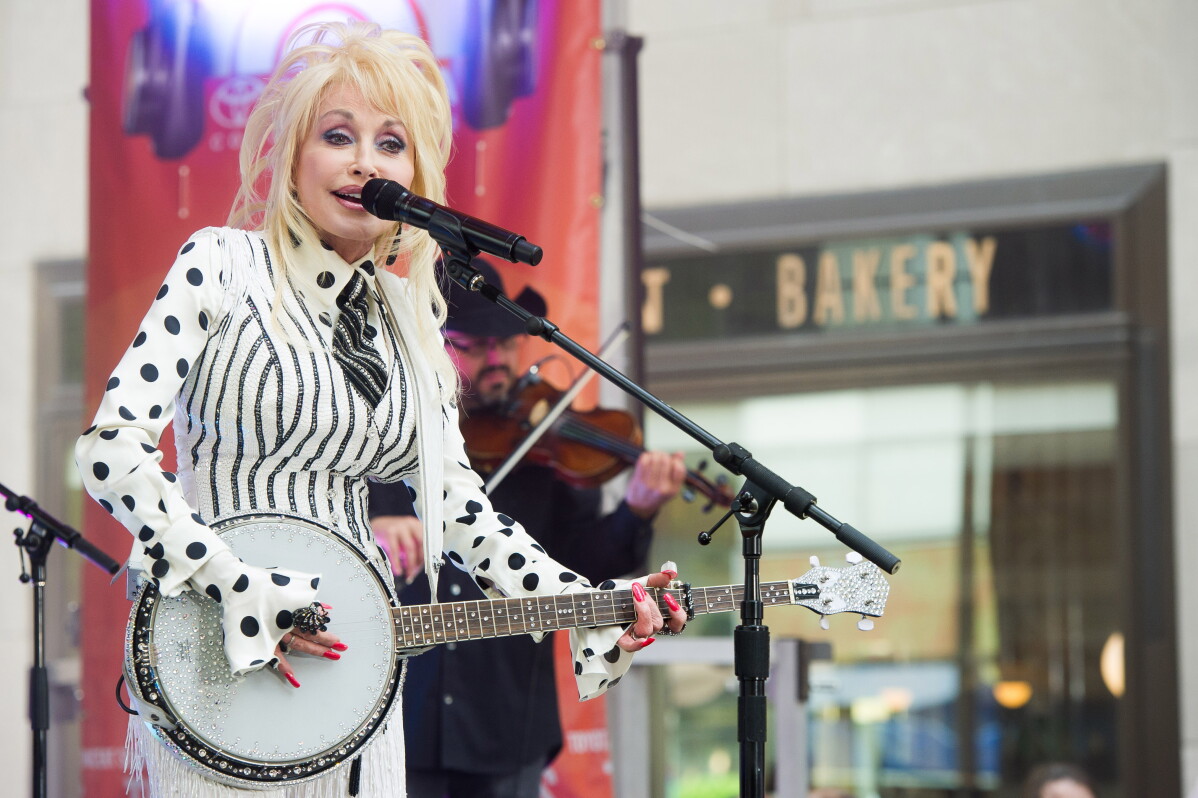 Dolly Parton performs on NBC's "Today" show in New York on May 13, 2014. (Photo by Charles Sykes/Invision/AP, File)