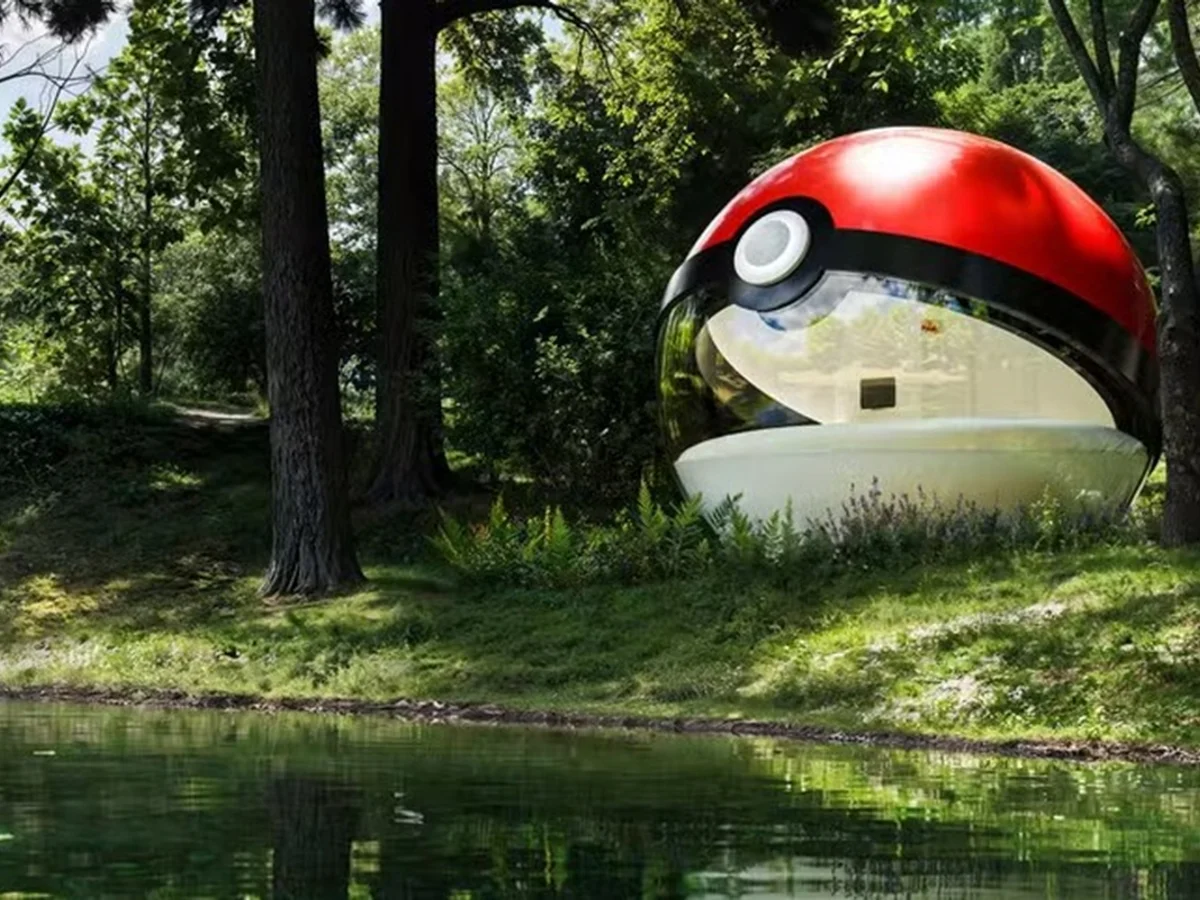 Ilha paradisíaca no Japão ganha cabana em formato de pokebola; veja