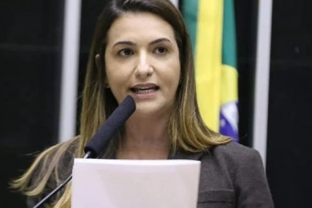 Deputada Roberta Roma é internada na UTI após sofrer infarto em campanha