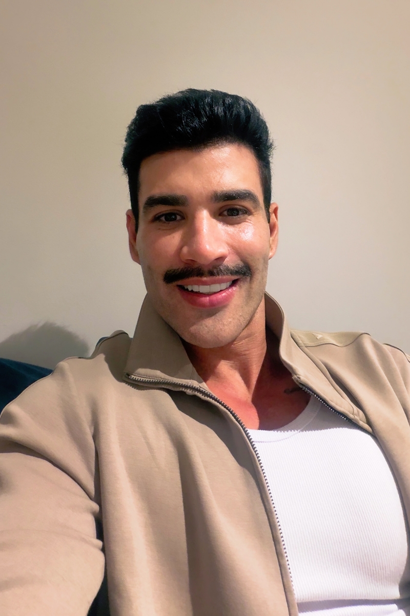 Gusttavo Lima ostenta novo visual e web rasga elogios: "Cara de menino"
