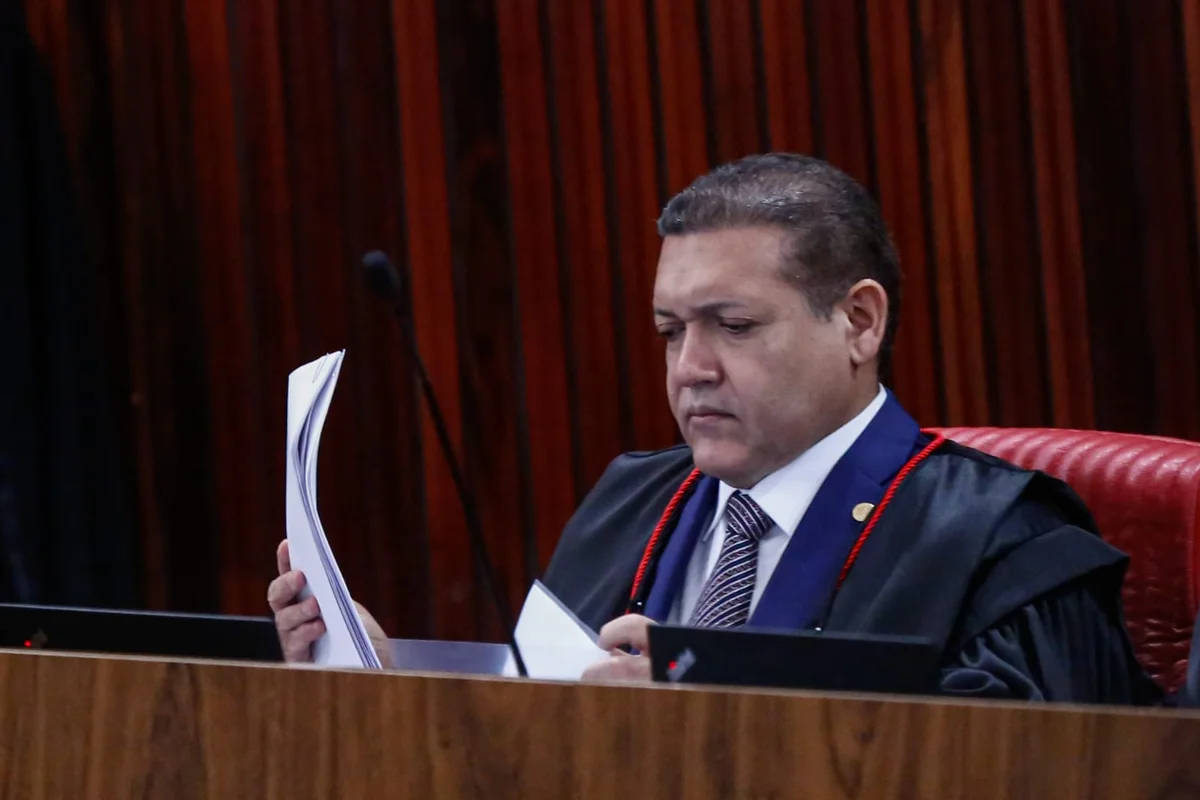 Ministro Kassio Nunes Marques durante sessão no Tribunal Superior Eleitoral TSE retoma, nesta terça-feira (27:6), o julgamento que pode levar à inelegibilidade do ex-presidente Jair Bolsonaro (PL-RJ)