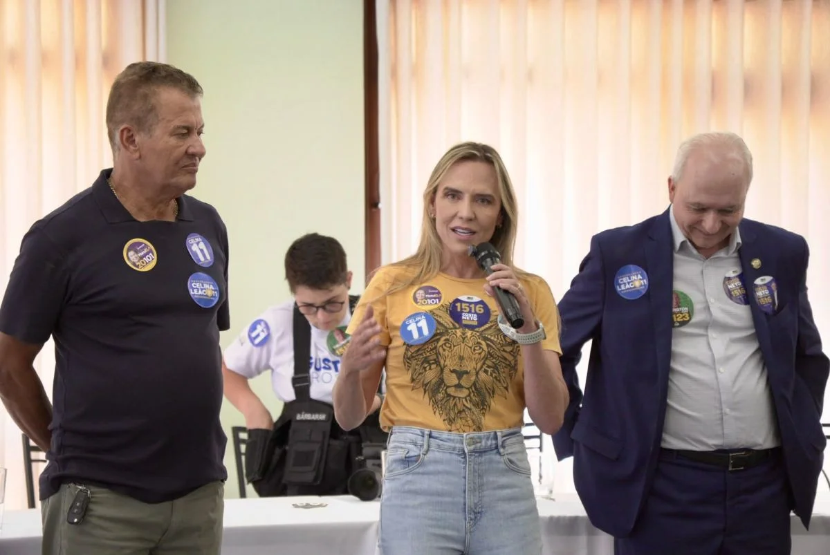 Imagem da matéria: Celina promete concurso público e reestruturação de carreira para auditores
