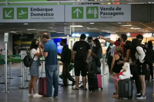 Buraco na pista de Confins provoca atrasos e cancelamentos em voos do DF