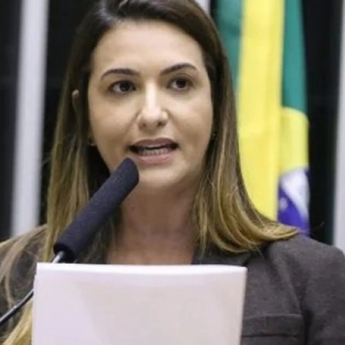 Deputada Roberta Roma é internada na UTI após sofrer infarto em campanha