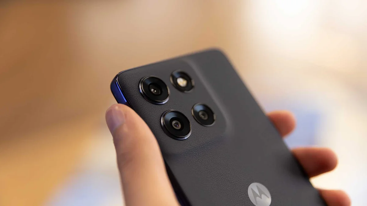 Imagem da matéria: Magalu derrete preço do Moto G86 de 256 GB; celular funciona mesmo molhado