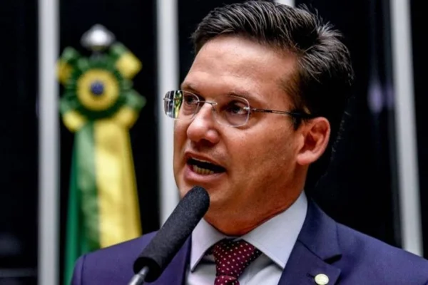 Deputada Roberta Roma é internada na UTI após sofrer infarto em campanha
