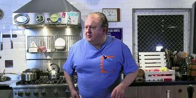 Peixe no microondas em apenas 3 minutos: essa receita simples do &Eacute;rick Jacquin, jurado do 'MasterChef Brasil', &eacute; a salva&ccedil;&atilde;o dos cozinheiros pregui&ccedil;osos. Foto: Reprodu&ccedil;&atilde;o, YouTube / Purepeople