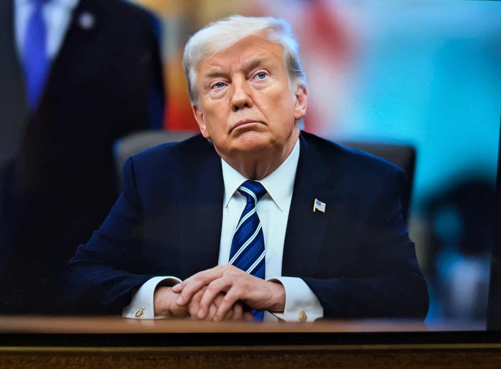 Trump, presidente da Câmara dos EUA e CEOs de tecnologia terão reunião sobre inteligência artificial na terça (29)