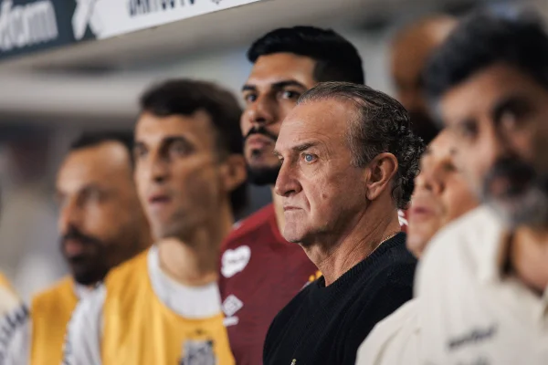 Cuca valoriza vantagem na Sul-Americana, mas pede cuidado com o Brasileirão