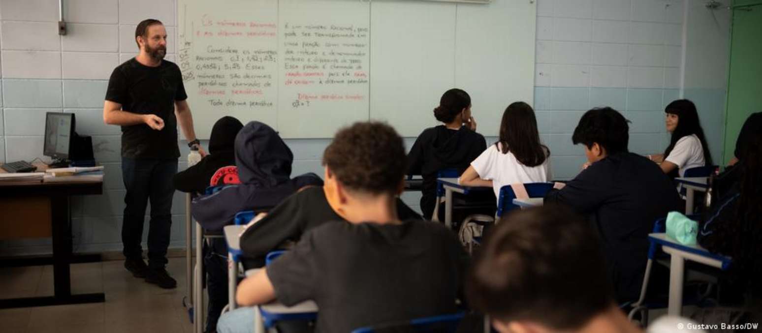 Estudantes de 15 anos no Brasil têm mais dificuldade em aplicar conhecimentos no dia a dia do que nos países da OCDE, diz estudo