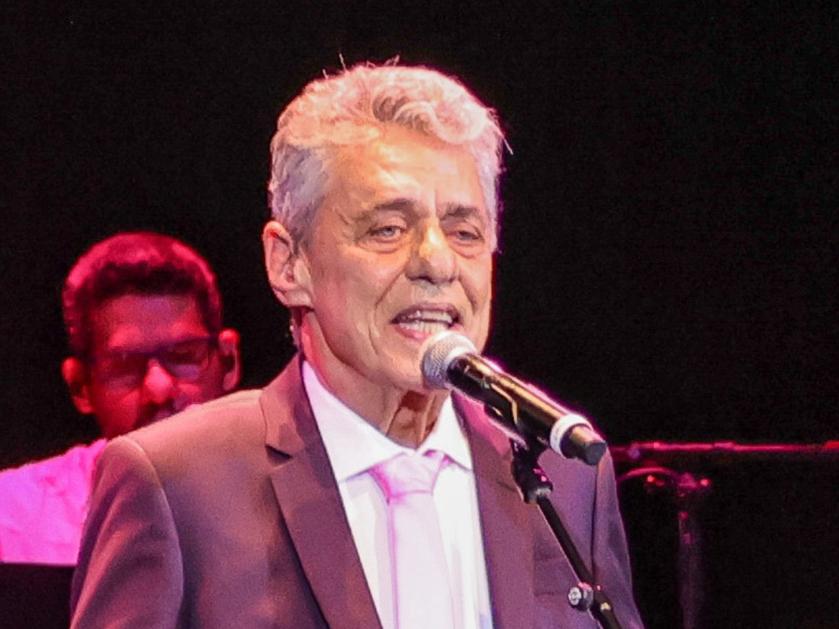 Chico Buarque diz ter recebido ameaça de morte e registra boletim de ocorrência