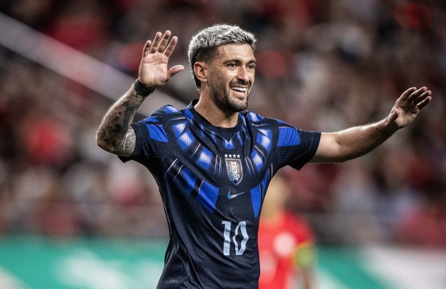 Arrascaeta, do Flamengo, faz golaço em goleada do Uruguai contra Coreia do Sul, mas deixa jogo machucado