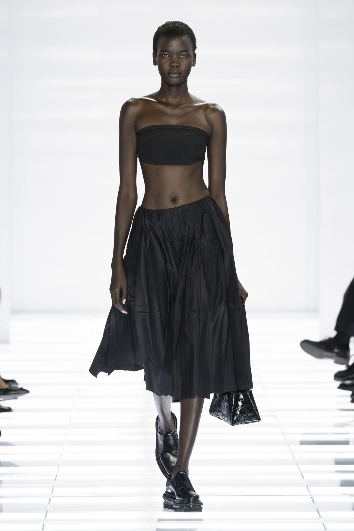 foto com cor. desfile primavera/verão 2027 - metrópoles