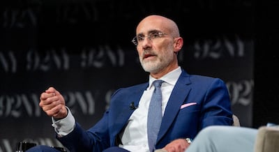 Arthur Brooks, experto en felicidad de Harvard: “las personas que son felices y saludables cuando son mayores tienen un matrimonio sólido o amistades cercanas”