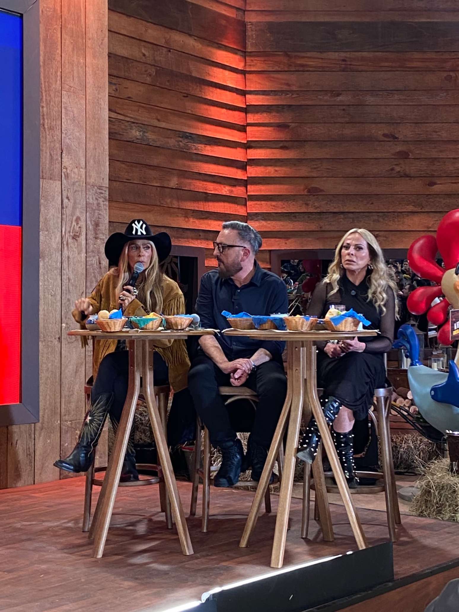 Adriane Galisteu, Rodrigo Carelli e Christina Rocha em coletiva de A Fazenda 18