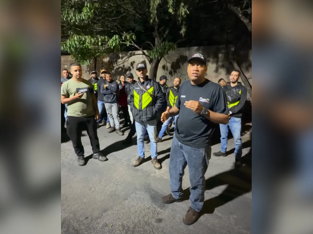 BH: homem atira contra motoboy que fazia xixi na rua e revolta entregadores