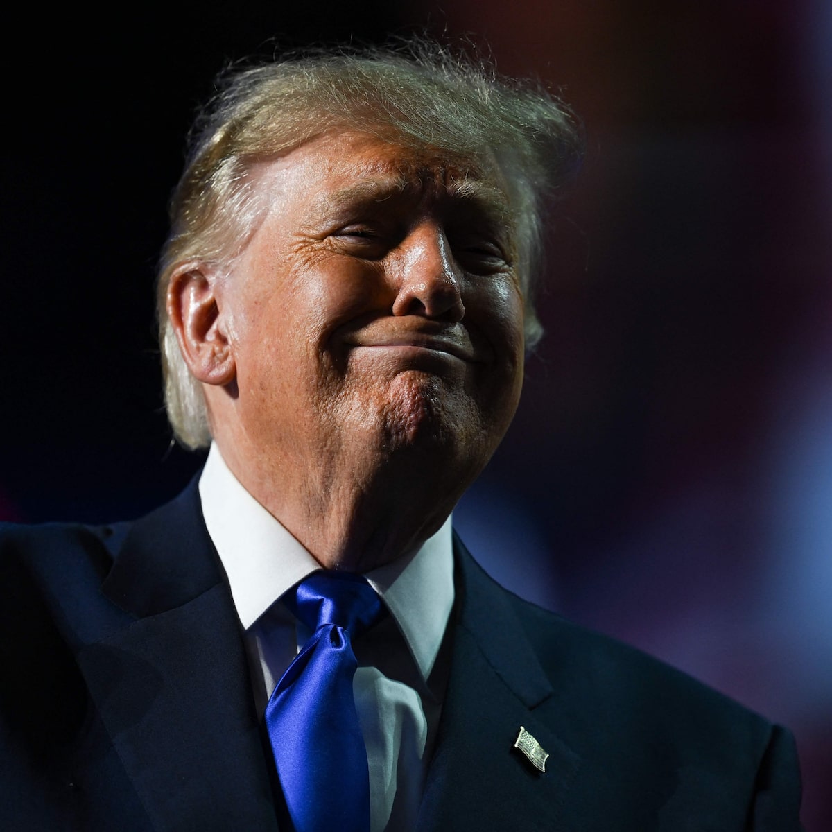 Trump promete US$ 5 mil a cada adulto americano caso os republicanos obtenham maioria no Congresso